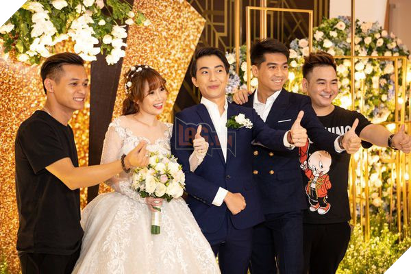 PewPew bất ngờ sánh vai cùng với người yêu dự đám cưới của Cris Devil Gamer 3