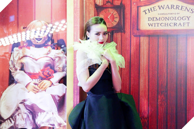 Ninh Dương Lan Ngọc và vợ chồng Chúng Huyền Thanh - Jay Quân e dè trước búp bê ma ám Annabelle 6