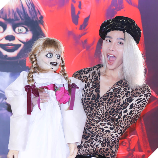 Ninh Dương Lan Ngọc và vợ chồng Chúng Huyền Thanh - Jay Quân e dè trước búp bê ma ám Annabelle 13