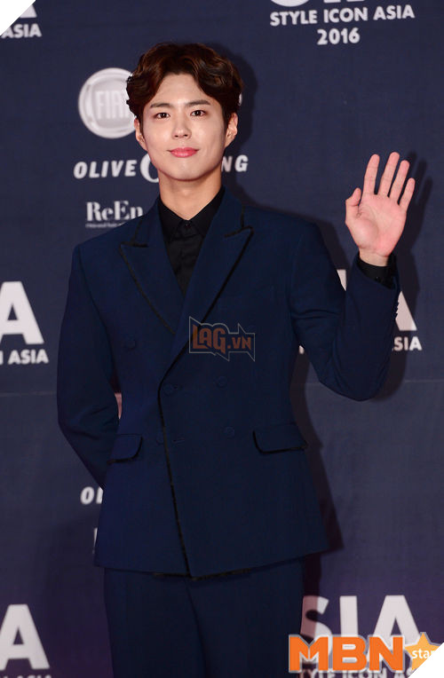 Giữa tin ly hôn thì lại rộ tin đồn Song Hye Kyo ngoại tình với trai trẻ kém 12 tuổi 3