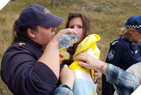 Chú chó cương quyết bảo vệ cô chủ nhỏ cho dù mình vừa mù và điếc vô cùng dũng cảm 3