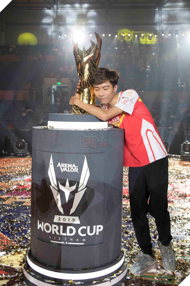 AWC 2019: XB là học sinh giỏi toàn diện, bén duyên nghiệp game thủ khi trở thành sinh viên