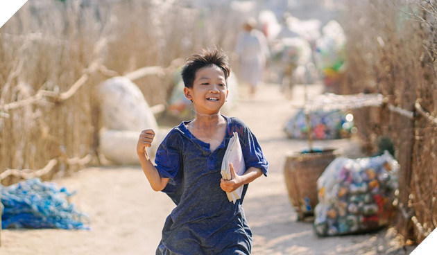 Anh thầy ngôi sao: Lần đầu đóng phim, Á quân Giọng Hát Việt Nhí 2018 uống no nước biển