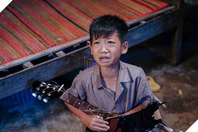 Anh thầy ngôi sao: Lần đầu đóng phim, Á quân Giọng Hát Việt Nhí 2018 uống no nước biển 4