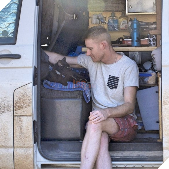  
Cả hai bắt đầu thực hiện chuyến du lịch khám phá dài ngày từ tháng 5/2015.