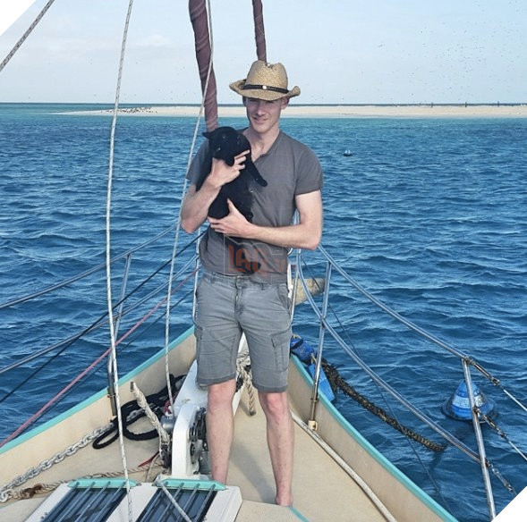 Chàng trai bỏ việc, bán nhà để đi du lịch cùng... thú cưng