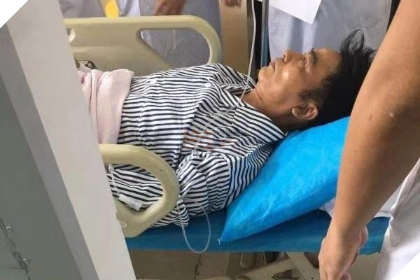  Ông hoàng không ngai của làng giải trí Hương Cảng Nhậm Đạt Hoa bị côn đồ đâm nhiều nhát tại sự kiện 4