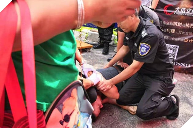  Ông hoàng không ngai của làng giải trí Hương Cảng Nhậm Đạt Hoa bị côn đồ đâm nhiều nhát tại sự kiện 3