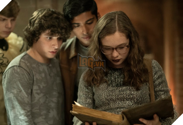 Chủ nhân tượng vàng Oscar Guillermo del Toro trở lại với dàn quái vật ám ảnh trong trailer Chuyện kinh dị lúc nửa đêm 2