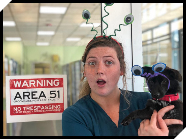 Kế hoạch &quot;Đột nhập V&#249;ng 51 tuyệt mật&quot; đi&#234;n rồ v&#224; ngớ ngẩn của cư d&#226;n mạng Mỹ bất ngờ đem lại một c&#225;i kết vi&#234;n m&#227;n đến kh&#243; tin - Ảnh 3.