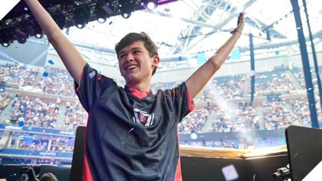 Cậu nhóc người Mỹ ôm trọn 3 triệu USD nhờ chơi Fortnite