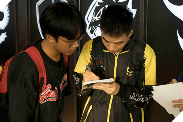 Zeros thi đấu quyết liệt trước các đồng đội cũ, Dashing Buffalo thua trắng Gam Esport 7