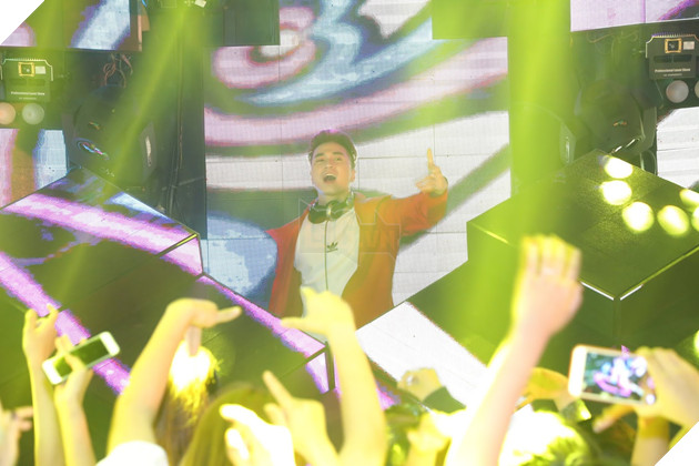 Karik hoá bad boy trong bản điện ảnh của hit Người lạ ơi! 5