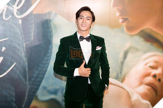 Hồng Đào diện trang phục bảy sắc, rạng rỡ tại sự kiện ra mắt phim đam mỹ Thưa mẹ con đi