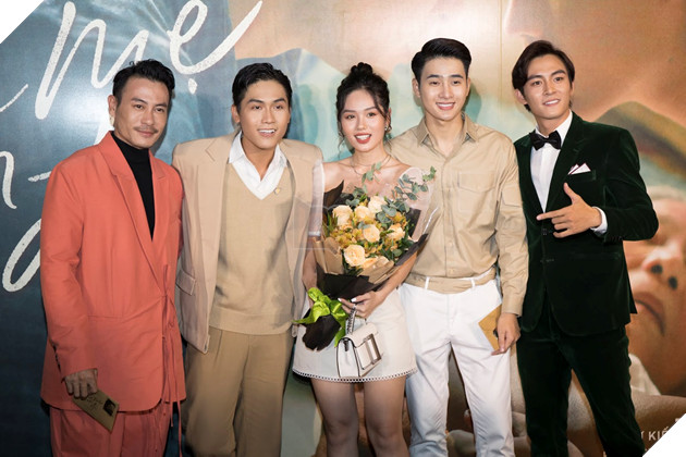 Hồng Đào diện trang phục bảy sắc, rạng rỡ tại sự kiện ra mắt phim đam mỹ Thưa mẹ con đi 16