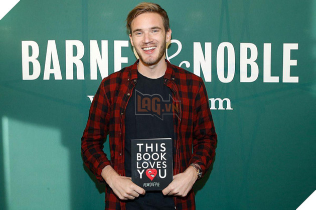 PewDiePie chính thức đạt 100 triệu sub ngay sau lễ cưới của mình, còn gì vui bằng