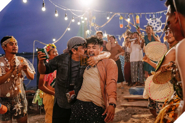 Anh thầy ngôi sao: Màu sắc trong trẻo nhất tại phòng vé tháng 8  2