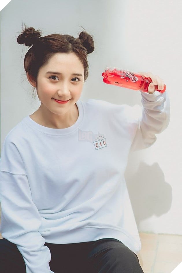 Ngắm nhìn Cô giáo My cực nhắng nhít bên chai Sting khiến fan như tan chảy 5