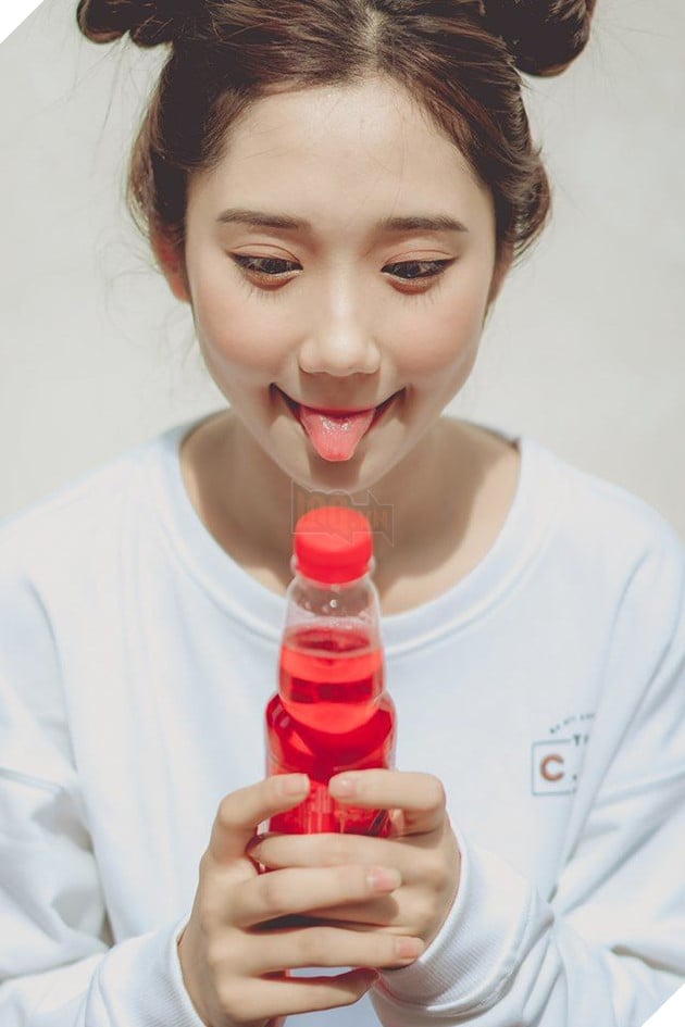 Ngắm nhìn Cô giáo My cực nhắng nhít bên chai Sting khiến fan như tan chảy 6