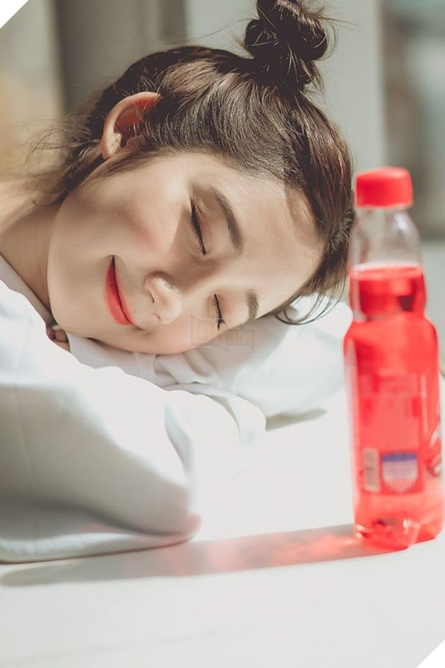 Ngắm nhìn Cô giáo My cực nhắng nhít bên chai Sting khiến fan như tan chảy 7