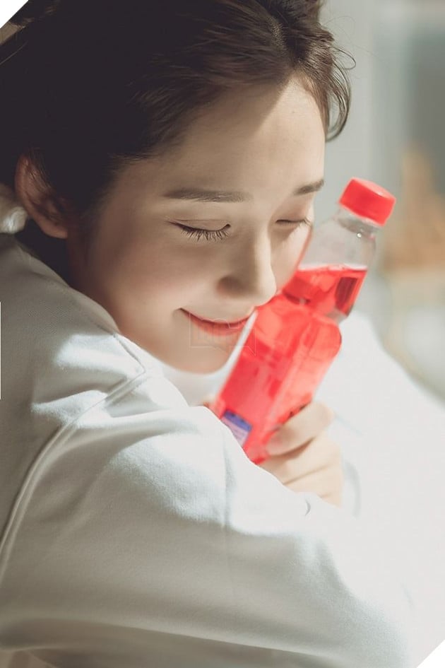 Ngắm nhìn Cô giáo My cực nhắng nhít bên chai Sting khiến fan như tan chảy 8