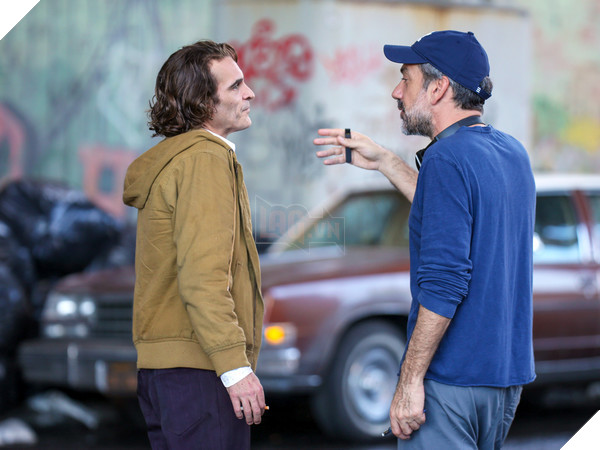 Đạo diễn Joker dành một năm trời thuyết phục Warner Bros làm phim gắn nhãn R 4