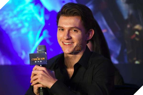 Căng thẳng leo thang, Tom Holland phải trấn an người hâm mộ về tình trạng Spider-Man 2