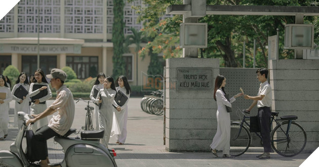 Ekip Mắt Biếc tung bộ ảnh tựu trường trong trẻo đúng ngày khai giảng năm học mới 2