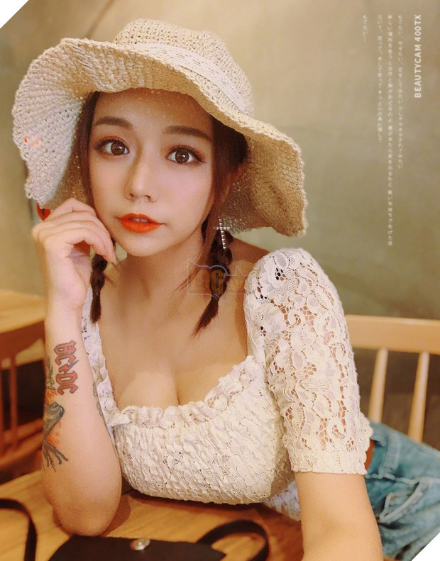 Hot girl búp bê tự tin khoe mặt mộc khiến fan há hốc mồm vì kinh ngạc