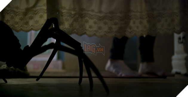 Lời nguyền 8 chân: Khi nỗi ám ảnh kinh hoàng đến từ ngay phía dưới gầm giường 2