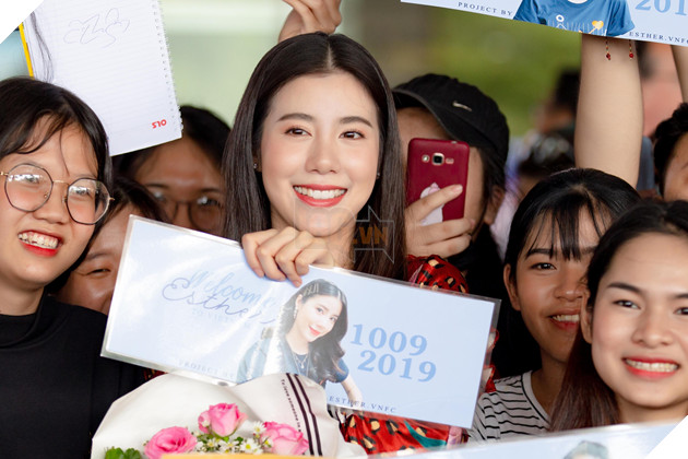 Diễn viên người Thái Esther Supreeleela diện áo dài, nói tiếng Việt tại họp báo Thách yêu 2 năm