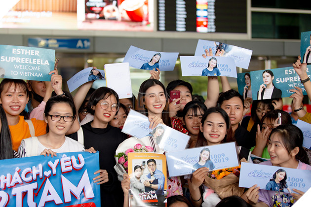 Diễn viên người Thái Esther Supreeleela diện áo dài, nói tiếng Việt tại họp báo Thách yêu 2 năm 2