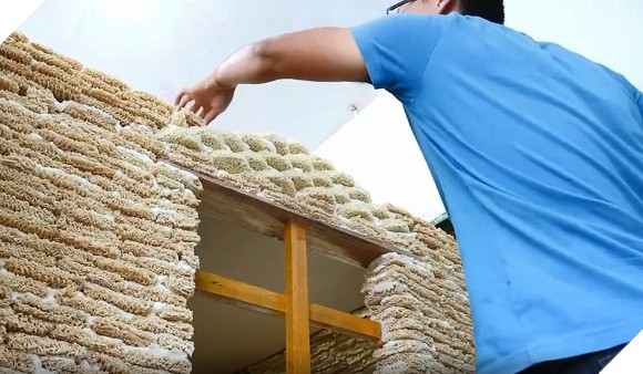 Ông bố xây nhà siêu to khổng lồ bằng mì gói khiến cộng đồng mạng Trung Quốc xôn xao 3