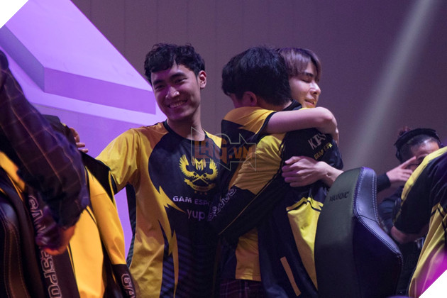 Zeros chạm đến ngôi vương VCS mùa Hè 2019 với Gam Esports 4