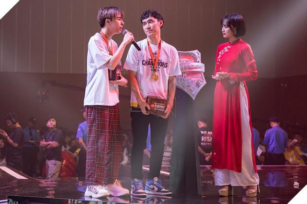 Zeros chạm đến ngôi vương VCS mùa Hè 2019 với Gam Esports 10