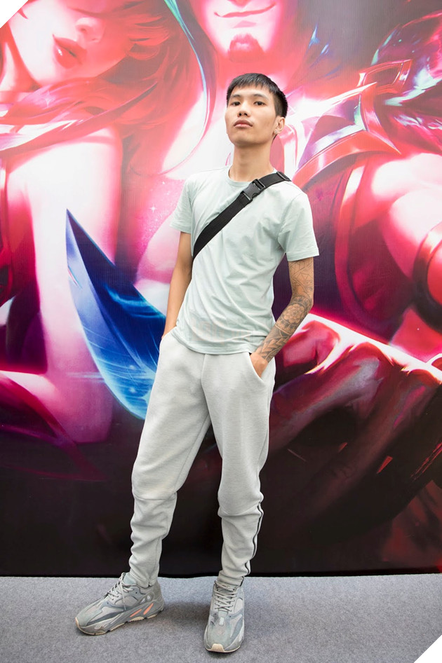 Hé lộ loạt ảnh siêu bựa của Thầy giáo Ba khi đối đầu Cụ Tổ Warzone  18