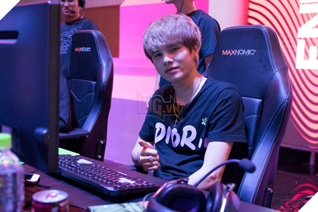 Hé lộ loạt ảnh siêu bựa của Thầy giáo Ba khi đối đầu Cụ Tổ Warzone  16