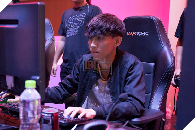 Hé lộ loạt ảnh siêu bựa của Thầy giáo Ba khi đối đầu Cụ Tổ Warzone  15