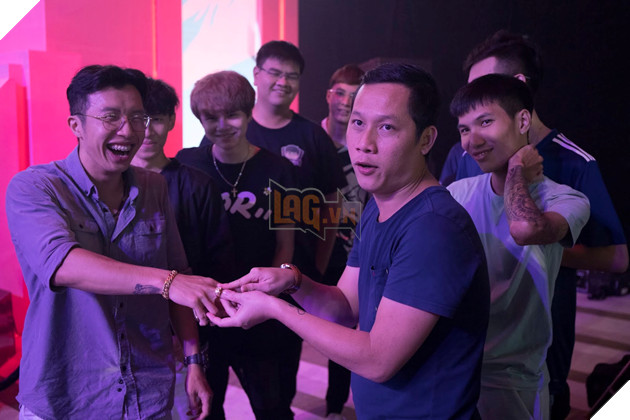 Hé lộ loạt ảnh siêu bựa của Thầy giáo Ba khi đối đầu Cụ Tổ Warzone  12