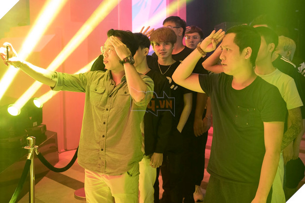 Hé lộ loạt ảnh siêu bựa của Thầy giáo Ba khi đối đầu Cụ Tổ Warzone  7