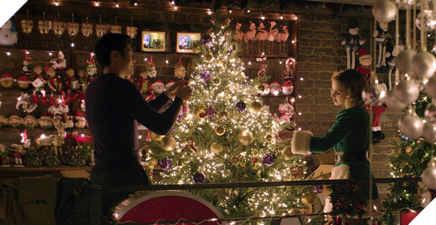 Giáng sinh năm ấy Last Christmas : Mẹ Rồng” Emilia Clarke kết đôi với trai đẹp Henry Golding  4