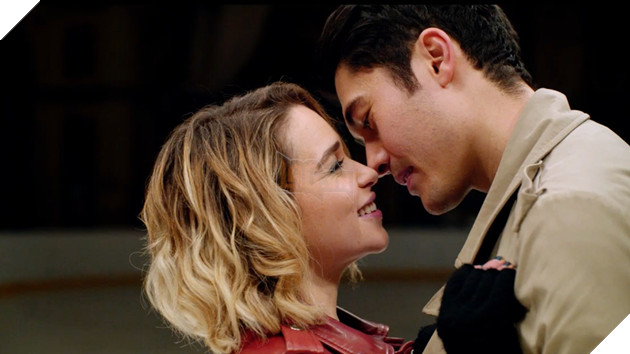 Giáng sinh năm ấy Last Christmas : Mẹ Rồng” Emilia Clarke kết đôi với trai đẹp Henry Golding  3