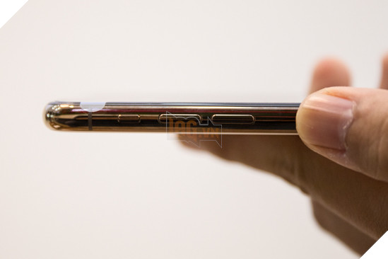 Cận cảnh iPhone 11 Pro Max đầu tiên tại Việt Nam với mức giá không tưởng 15