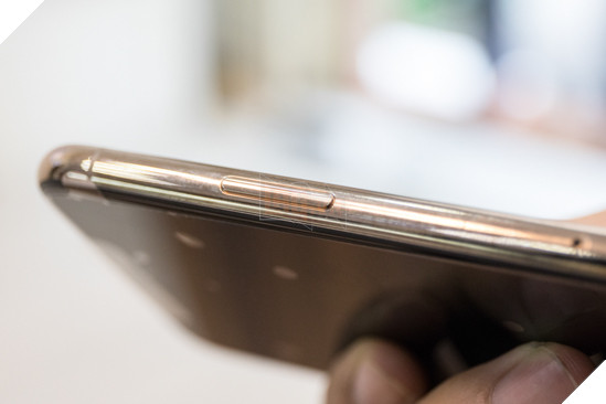 Cận cảnh iPhone 11 Pro Max đầu tiên tại Việt Nam với mức giá không tưởng 16