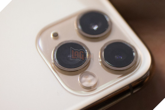 Cận cảnh iPhone 11 Pro Max đầu tiên tại Việt Nam với mức giá không tưởng 8