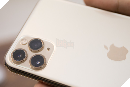 Cận cảnh iPhone 11 Pro Max đầu tiên tại Việt Nam với mức giá không tưởng 9