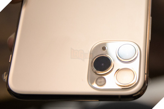 Cận cảnh iPhone 11 Pro Max đầu tiên tại Việt Nam với mức giá không tưởng 10