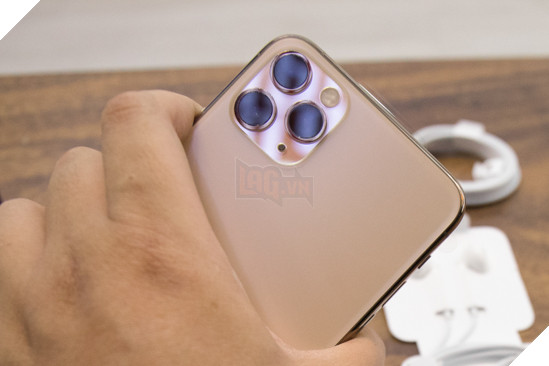 Cận cảnh iPhone 11 Pro Max đầu tiên tại Việt Nam với mức giá không tưởng 21