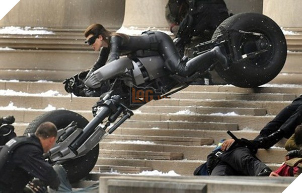 Xoay quanh Lời nguyền Batman : Bí ẩn về những tai nạn thảm khốc liên hoàn 4