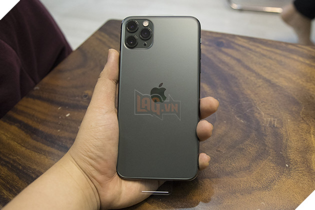 Trên tay nhanh siêu phẩm iPhone 11 Pro Max màu xanh Midnight đặc biệt có mặt đầu tiên tại Việt Nam 14